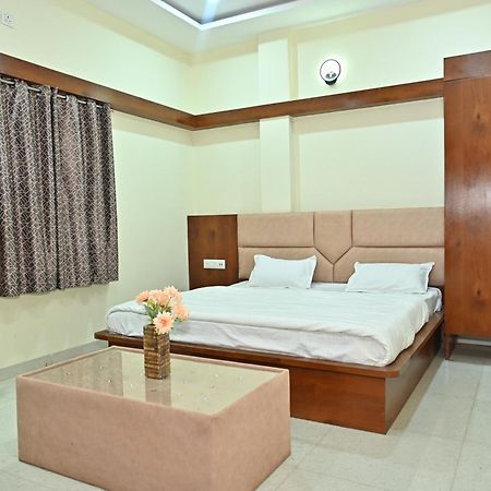 Indore Palace Экстерьер фото