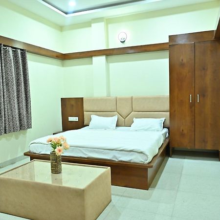 Indore Palace Экстерьер фото