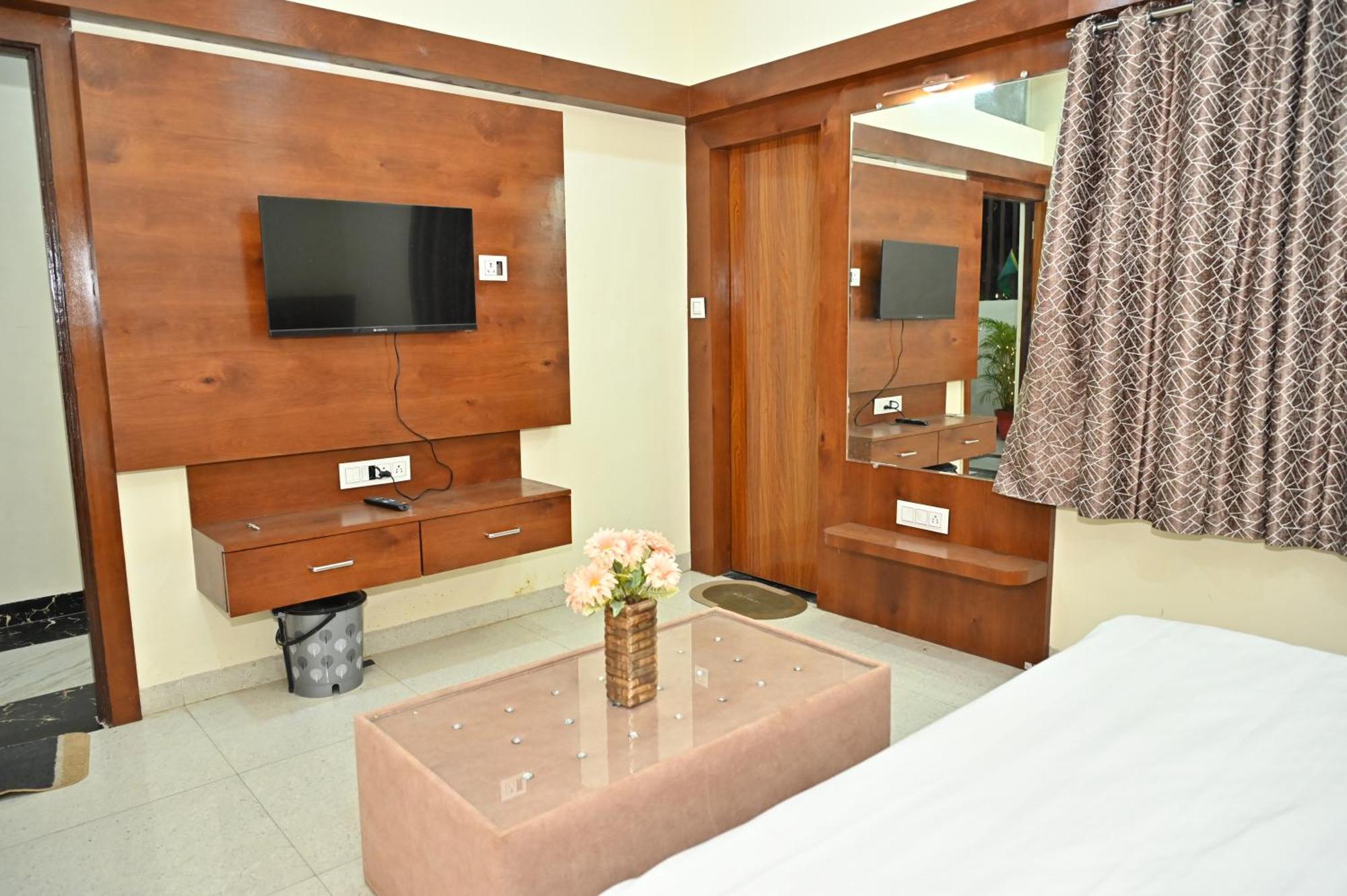 Indore Palace Экстерьер фото