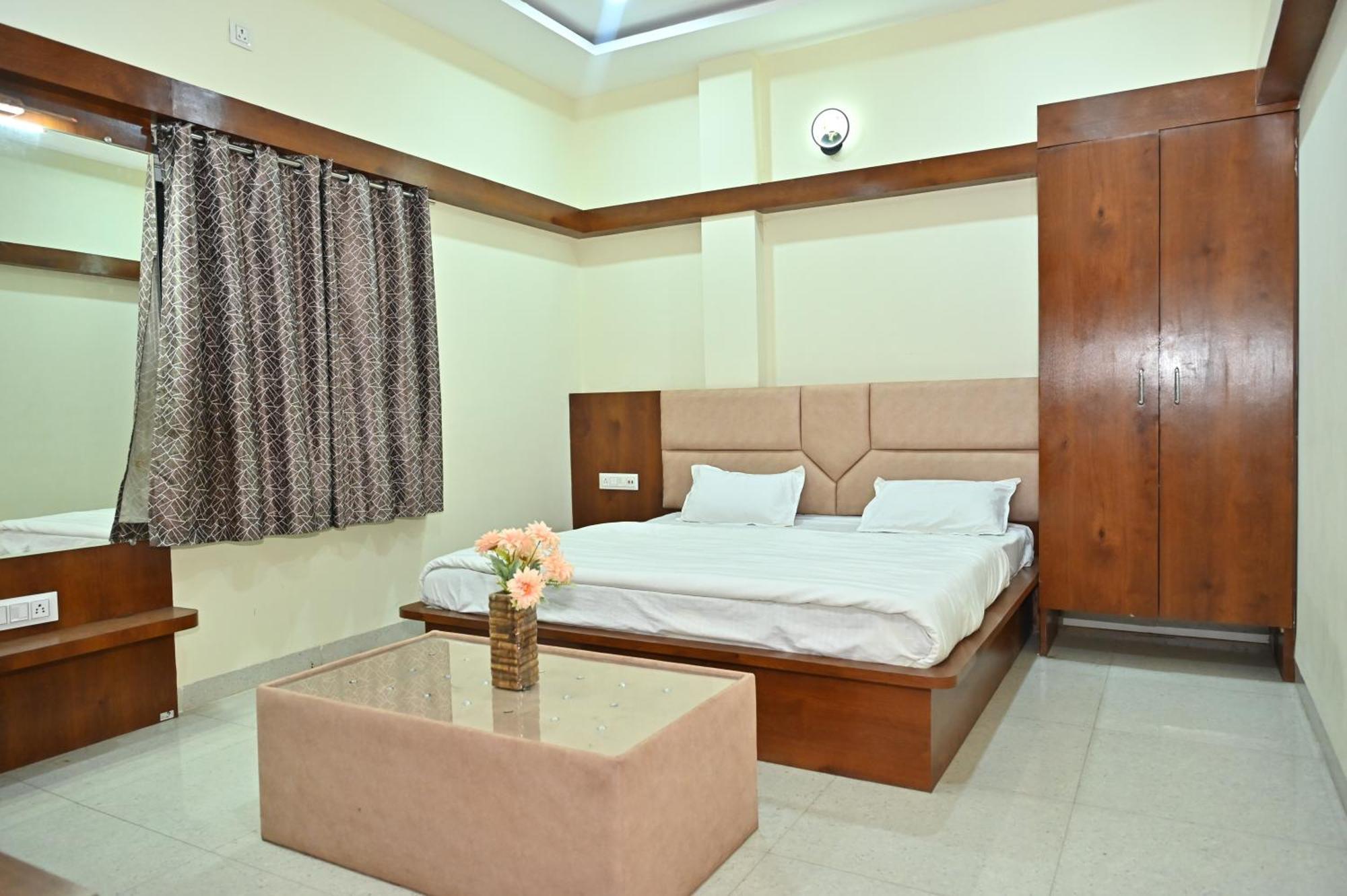 Indore Palace Экстерьер фото