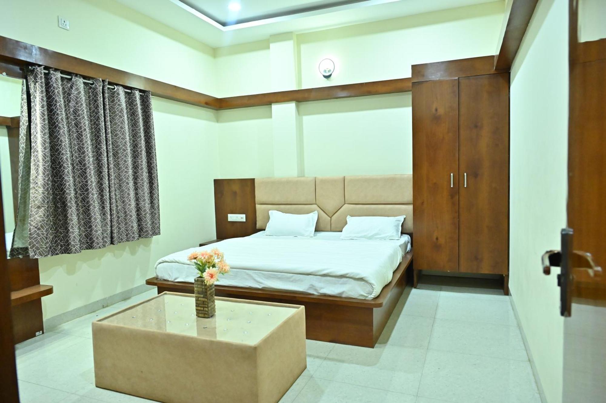 Indore Palace Экстерьер фото